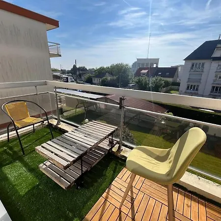 Joli Avec Balcon
