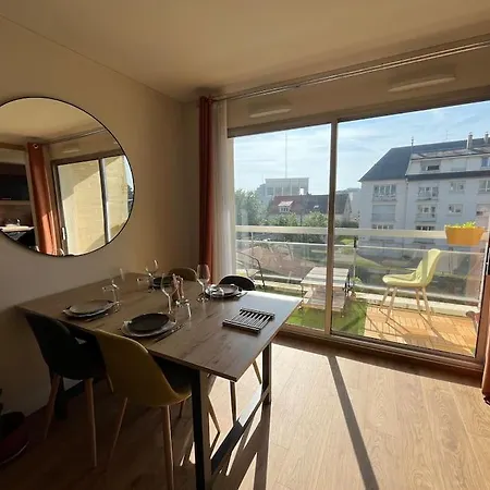 Joli Avec Balcon דירה קאין